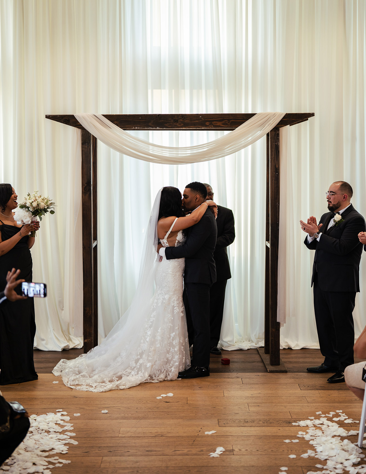 modern-chic-wedding-photography-colby-falls-wedgewood-weddings-arizona10 modern chic wedding photography colby falls wedgewood weddings arizona10 - Scottsdale SEO & Web Design | Bemo Design